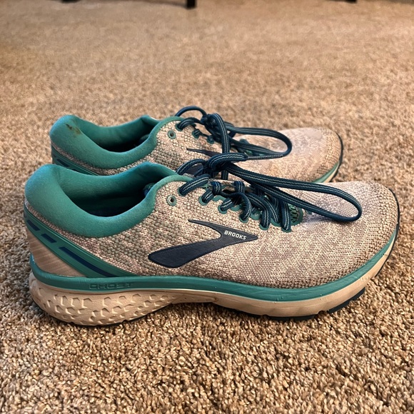 Brooks athletic running shoes - Picture 2 of 3